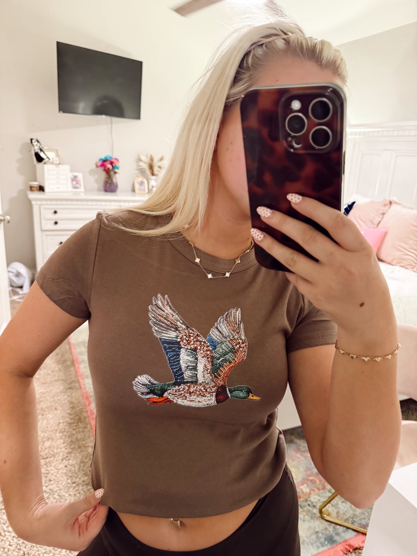 Dazzling duck baby tee (brown)